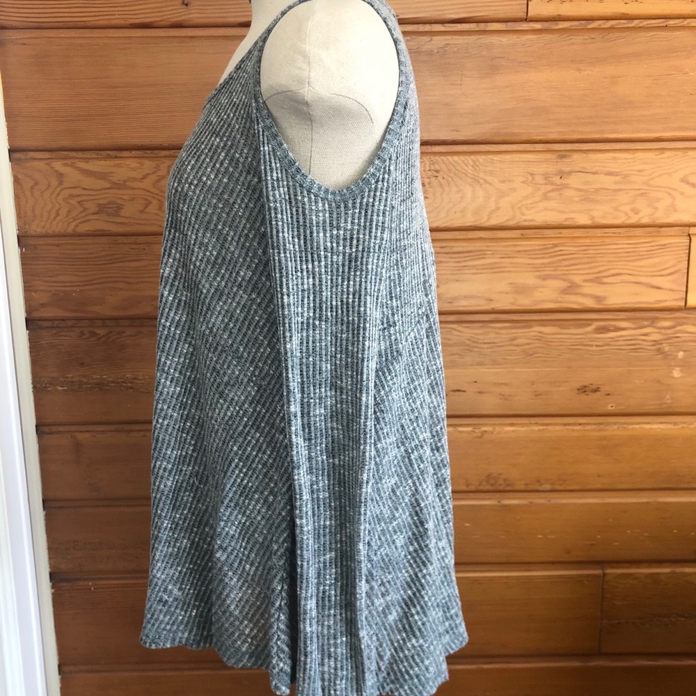 Cold Shoulder Top - Picture 3 of 4